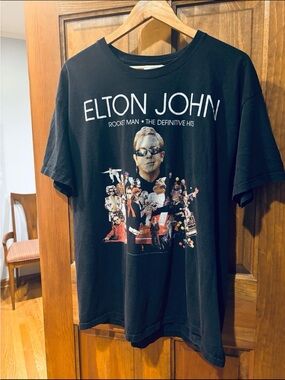 ELTON JOHN ROCKET MAN 2011 Tour HANES HEAVYWEIGHT T-Shirt